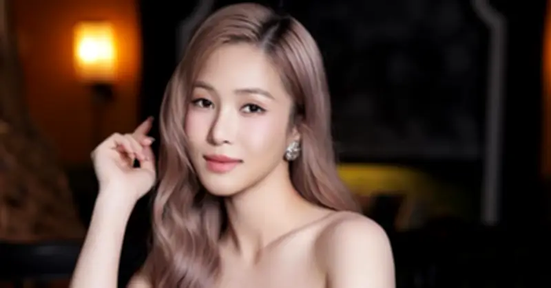 Ca sĩ Hương Tràm tuổi 31 độc thân, sau đó vỡ òa vì lời miệt thị trên mạng