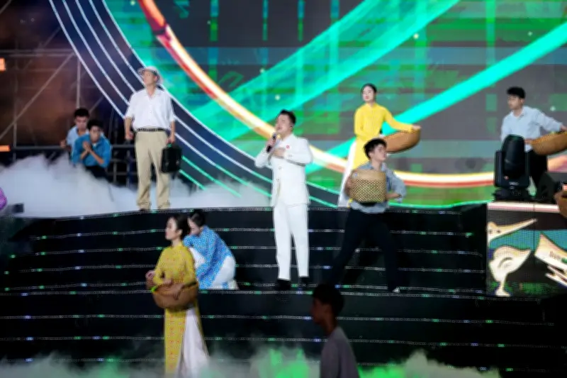 Ca sĩ Lê Thanh Phong dự 'Âm vang Tổ quốc' với 'Nốt trầm vi giảm'