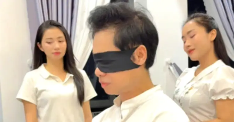 Ca sĩ Ngọc Sơn gây sốt khi bịt mắt đánh đàn, điều nghề cho 2 á quân hát