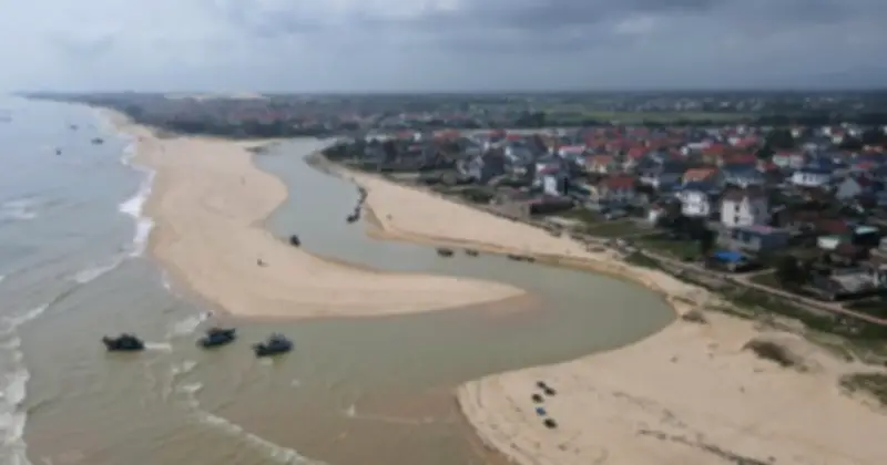 Cửa Sông Dinh Bị Bồi Lấp Nghiêm Trọng, Hàng Trăm Tàu Cá Mắc Kẹt