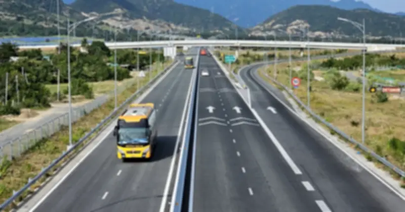 Cao tốc Bắc - Nam: 'Cứu cánh' giúp vận tải vượt 'bão' giá dầu