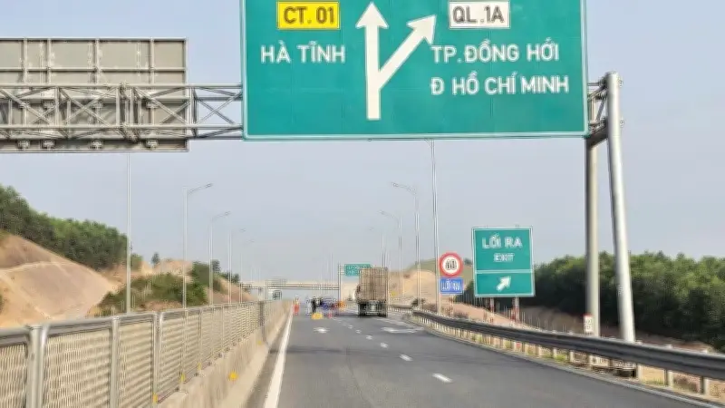 Cao Tốc Bắc-Nam Đoạn Quảng Trị Tạm Đóng Đường Để Lắp Đặt Hệ Thống Thu Phí