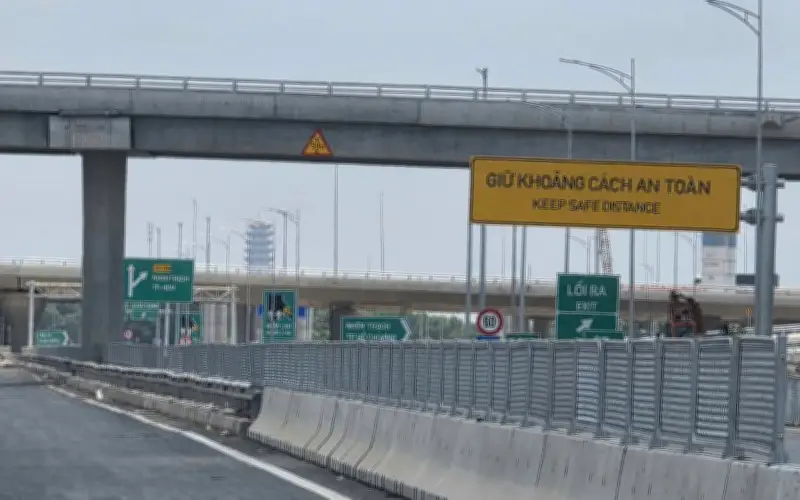 Cao tốc Biên Hòa - Vũng Tàu ngày đầu khai thác: Hàng nghìn xe lăn bánh, không khí háo hức