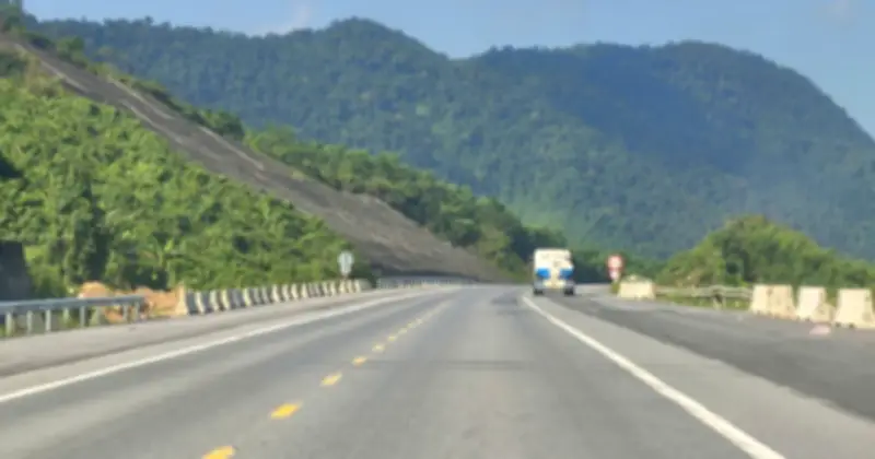 Cao tốc La Sơn - Hòa Liên tăng tốc độ lưu thông tạm thời lên 60 km/giờ