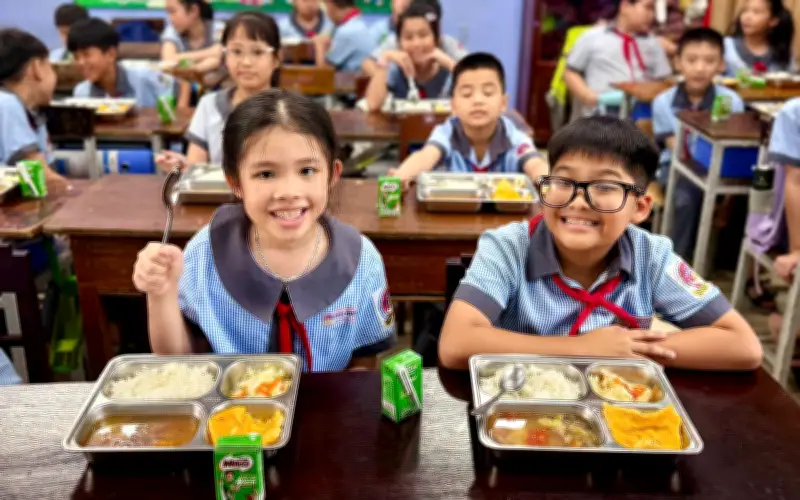 Các trường tiểu học tại Huế tăng cường kiểm soát an toàn thực phẩm bán trú