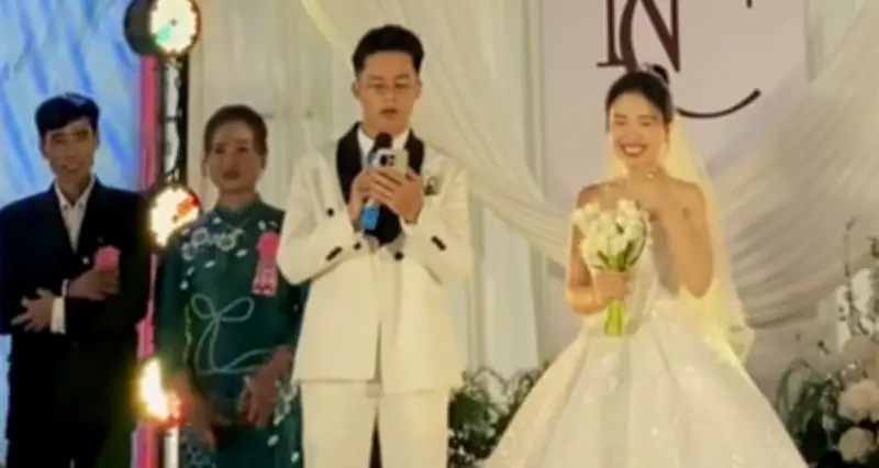 Chú rể Trung Quốc hứa không đánh vợ, hôn trường cưới nghiêng ngả vì cảm động