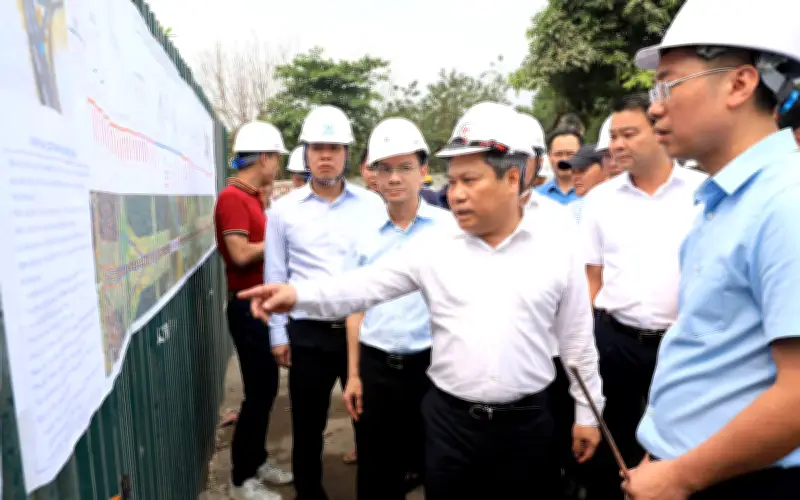 Chủ tịch Hà Nội kiểm tra tiến độ cầu Trần Hưng Đạo và Tứ Liên, đặt mục tiêu khai thác quý II/2027