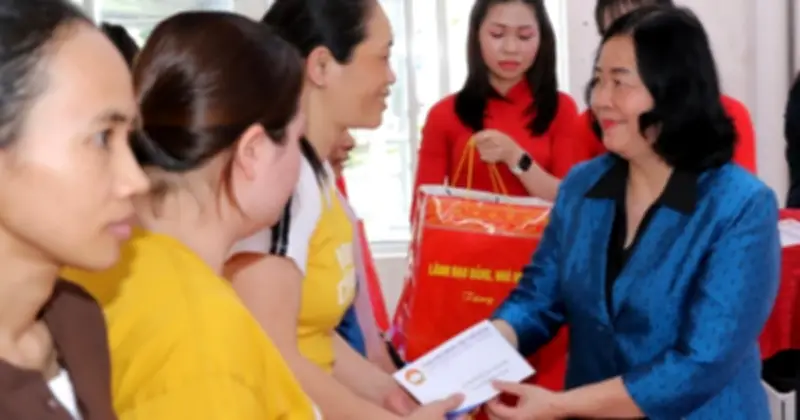 Chủ tịch MTTQ Việt Nam thăm, tặng quà tại Thanh Hóa và Ninh Bình