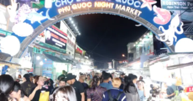 Chủ tịch Phú Quốc tiếp tiểu thương chợ đêm, cam kết tìm địa điểm mới