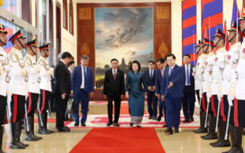 Chủ tịch Quốc hội Campuchia đón trọng thể Thường trực Ban Bí thư Trần Cẩm Tú