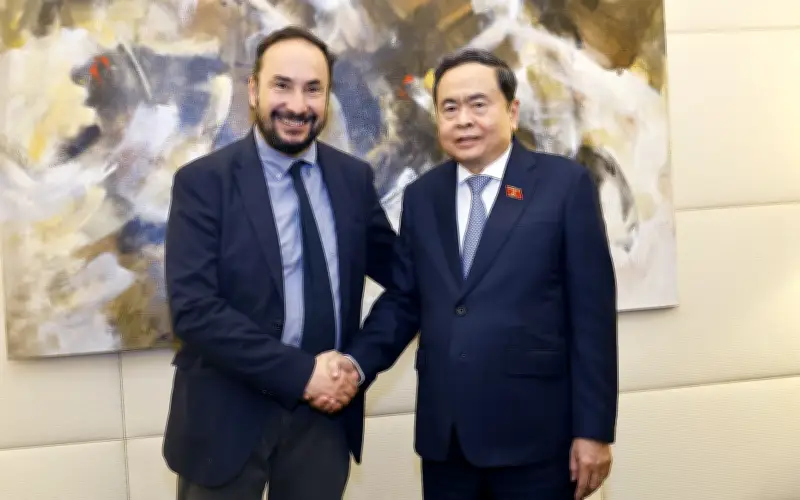 Chủ tịch Quốc hội Trần Thanh Mẫn gặp Tổng Bí thư Đảng Tái lập Cộng sản Italia tại Rome