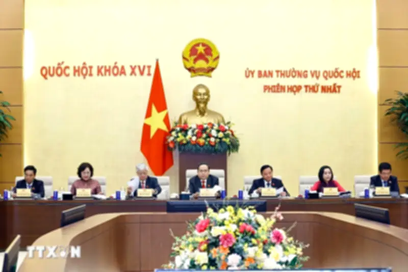 Chủ tịch Quốc hội Vương Đình Huệ chủ trì phiên họp thứ nhất Ủy ban Thường vụ Quốc hội