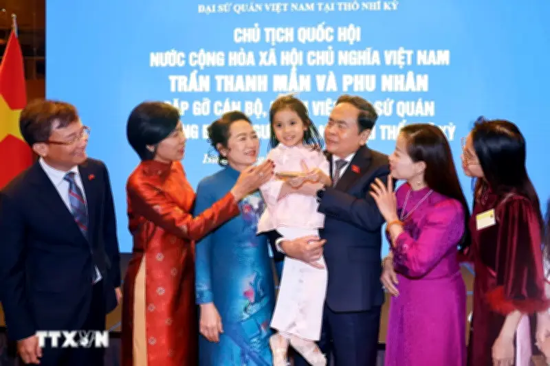 Chủ tịch Quốc hội Vương Đình Huệ gặp gỡ cộng đồng người Việt tại Thổ Nhĩ Kỳ