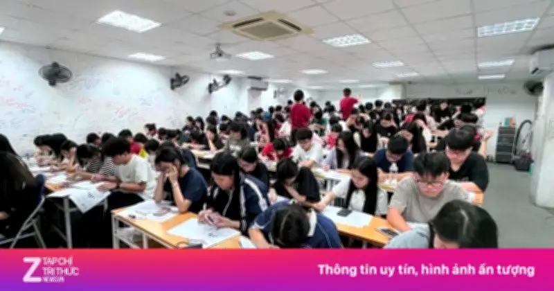 Chi cả chục triệu mỗi tháng cho cuộc đua vào lớp 10 công lập tại Hà Nội