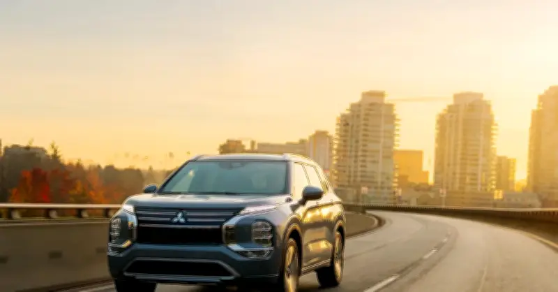 Chi tiết nhỏ bị gãy khiến cửa cốp xe Mitsubishi Outlander dễ rơi sập xuống