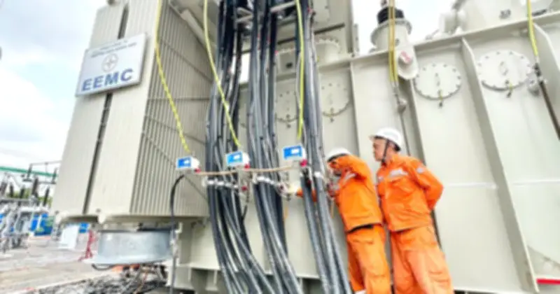 Chiếc đèn treo ngược và ký ức về ánh sáng thành phố qua 50 năm ngành điện