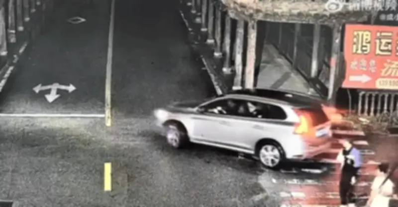 Chồng Uống Rượu, Giao Vợ Lái Ô Tô, Bất Ngờ Lao Khỏi Cầu Rơi Xuống Sông