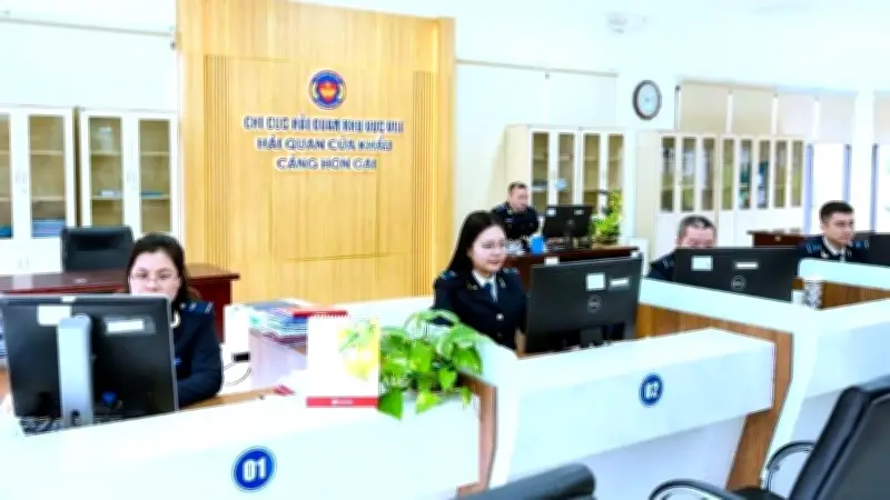 Chính phủ quyết liệt cắt giảm thủ tục hành chính, tạo đà tăng trưởng hai con số