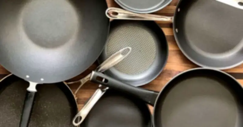 Chảo chống dính: Tiện lợi nhưng tiềm ẩn nguy cơ vi nhựa và hóa chất nếu dùng sai cách