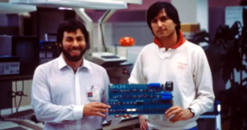 Chris Espinosa: Nhân viên số 8 của Apple sau 50 năm, từ garage đến đế chế 4.000 tỷ USD