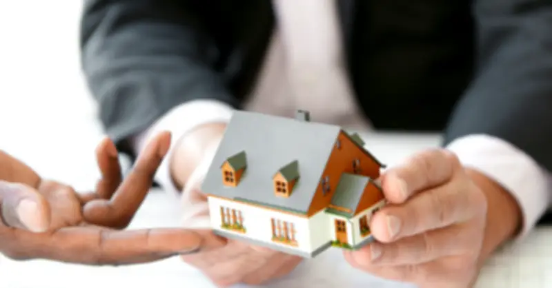 Cháu ép bà ngoại 70 tuổi nhường thừa kế, tìm luật sư lật ngược tình thế