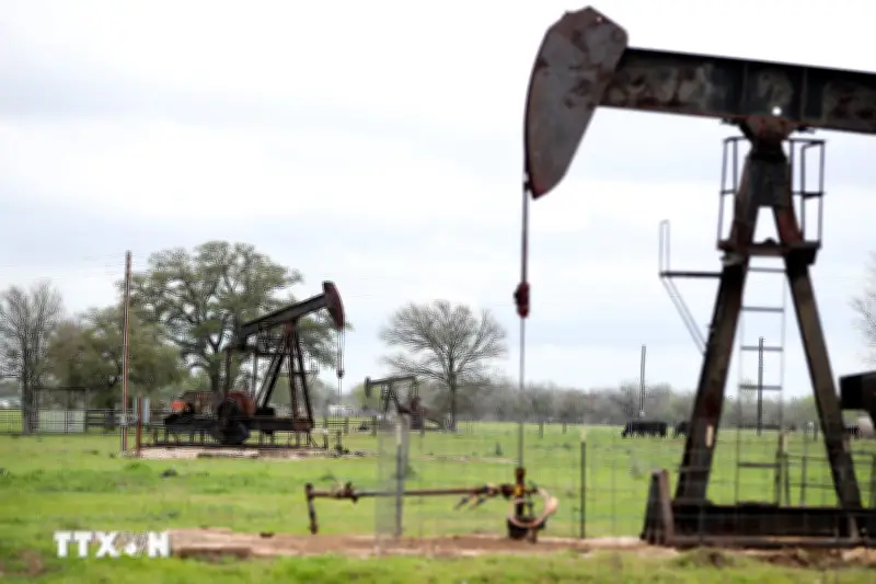 Chuyên gia cảnh báo giá dầu có thể tăng lên 150 USD/thùng nếu Mỹ phong tỏa eo biển Hormuz