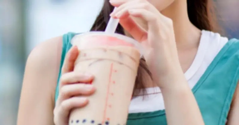 Chuyên gia cảnh báo: Uống trà sữa hàng ngày tăng nguy cơ béo phì và bệnh tật