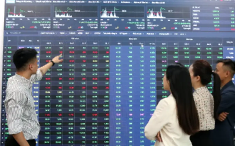 Chuyên gia khuyến nghị thận trọng, ưu tiên quản trị rủi ro giữa thị trường chứng khoán nhiều biến động