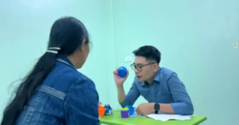 Chuyên gia tâm lý khen ngợi cách bố mẹ đồng hành với trẻ tự kỷ, biến hạn chế thành cơ hội