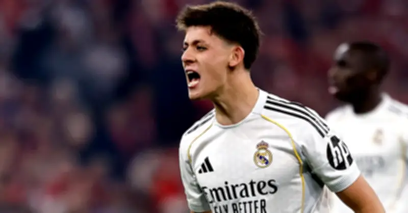 Chuyển nhượng bùng nổ: PSG nhắm 3 sao, Barca tiếp cận Vlahovic tự do