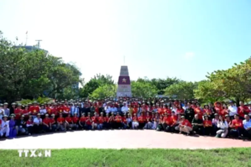 Chuyến thăm Trường Sa và nhà giàn DK1: Kết nối kiều bào với biển đảo Tổ quốc