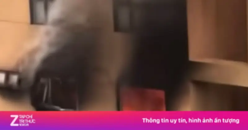 Cháy căn hộ chung cư ở Hà Nội, cảnh sát hướng dẫn 3 người thoát nạn an toàn