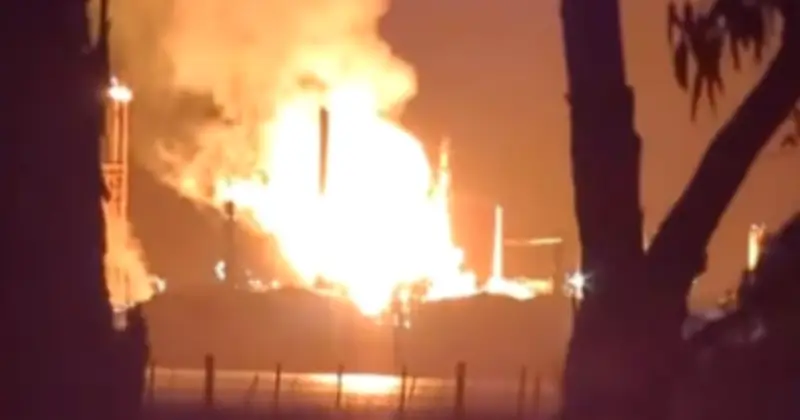 Cháy lớn tại nhà máy lọc dầu Úc, đe dọa nguồn cung nhiên liệu toàn quốc