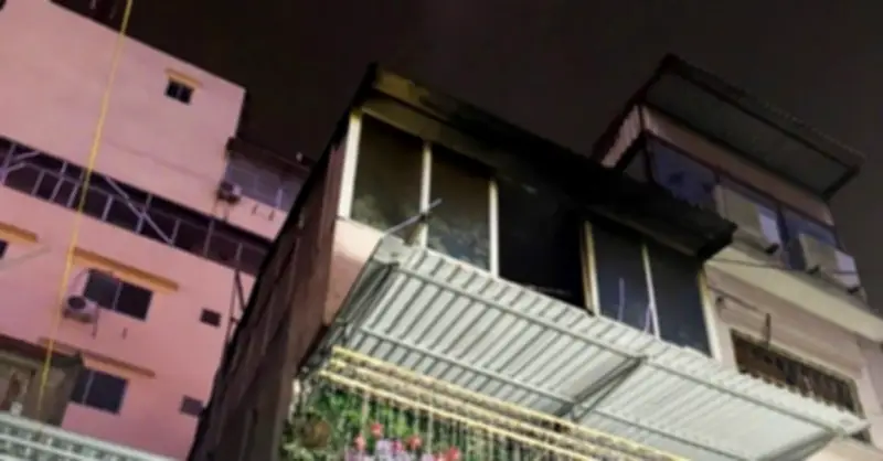 Cháy nhà tại Hà Nội: 2 chiến sĩ cứu hỏa bị ảnh hưởng sức khỏe