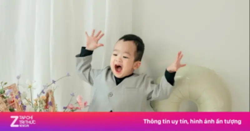 Clip bé gái nín khóc với biểu cảm đáng yêu gây bão mạng xã hội