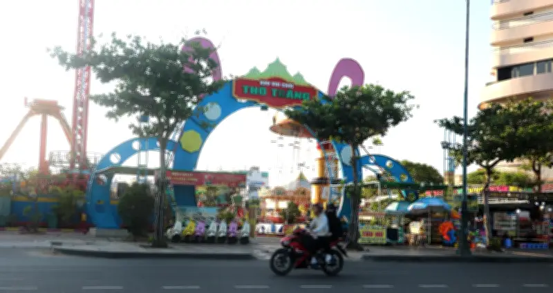 Cận cảnh khu vui chơi thô sơ ở TP.HCM bị đình chỉ vì hoạt động không phép