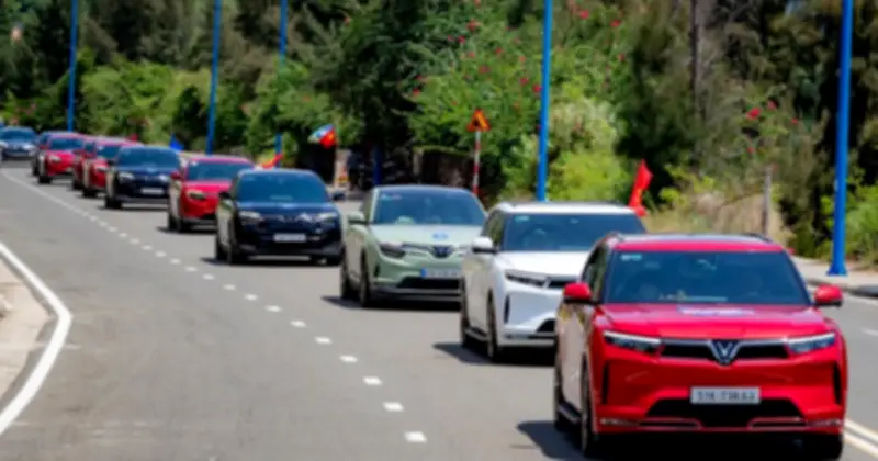 Cơn Sốt Giao Thông Xanh: Người Dân TP.HCM Đổ Xô Đi Metro, Xe Điện Tránh 'Bão Giá'