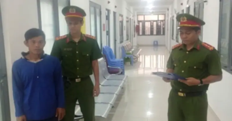 Công an Lâm Đồng bắt khẩn cấp nghi phạm đâm bạn thuyền trên biển Phú Quý