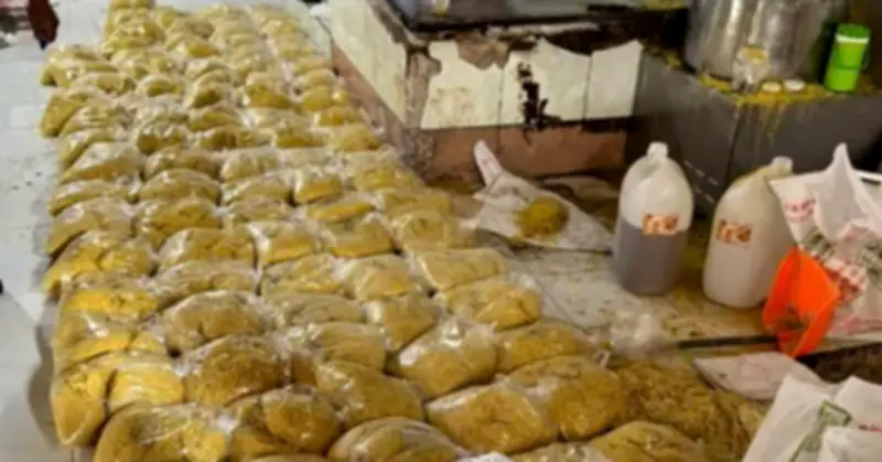 Công an TPHCM bắt vợ chồng sản xuất 2.800 tấn mì tươi chứa chất cấm