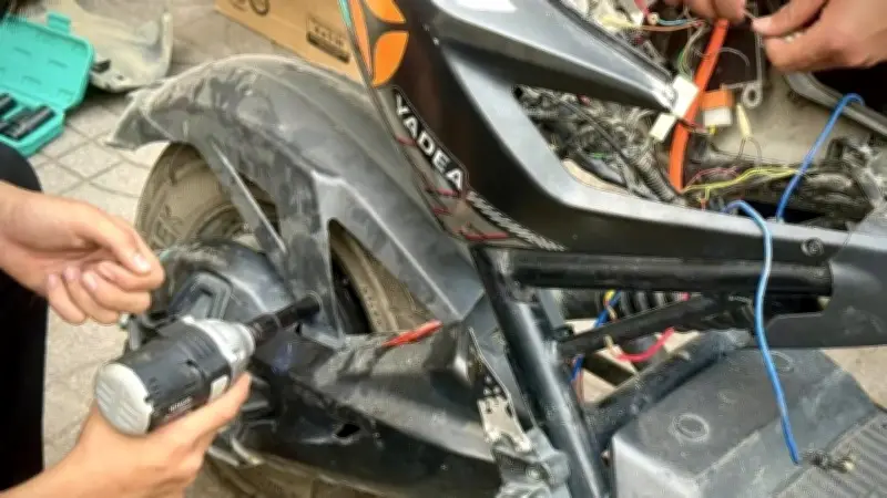 Công an xã Anh Sơn phát hiện nhóm học sinh độ xe điện nguy hiểm