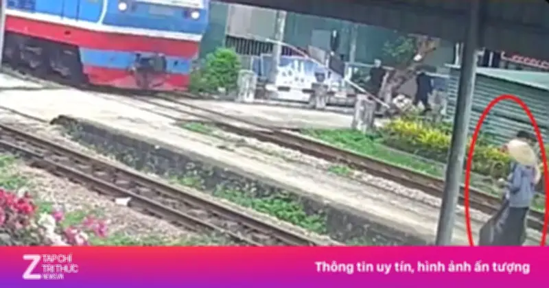 Công nhân đường sắt dũng cảm cứu cụ bà thoát nạn trong tích tắc tại Nghệ An