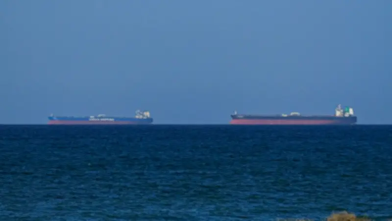 Căng thẳng leo thang tại Eo biển Hormuz sau tuyên bố gia hạn ngừng bắn của Trump