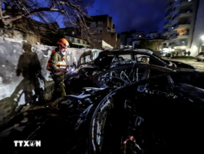 Căng Thẳng Trung Đông: Israel Hứng Loạt Tên Lửa Lớn Từ Iran Và Hezbollah