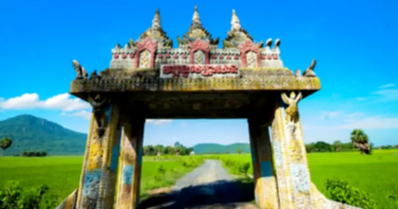 Cổng Trời Koh Kas: Kiến Trúc Khmer Độc Đáo Giữa Cánh Đồng Lúa An Giang