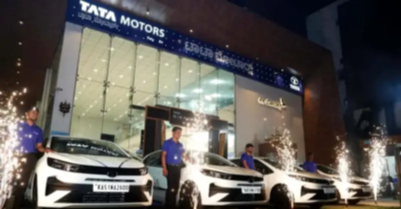 Công ty kinh doanh vàng tặng hàng loạt ô tô cho nhân viên, khẳng định vị thế