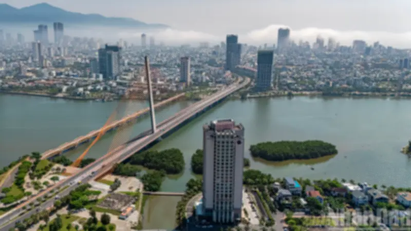 Công việc chăm sóc cầu Trần Thị Lý: Thách thức trên độ cao 145 mét