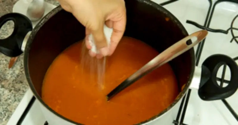 Cảnh báo: 3 loại canh quen thuộc có thể âm thầm gây hại thận nếu ăn thường xuyên