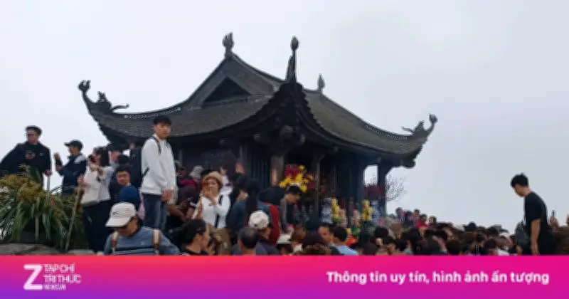 Cảnh Báo An Toàn: Du Khách Liên Tục Trượt Ngã, Ngất Xỉu Khi Leo Núi Yên Tử