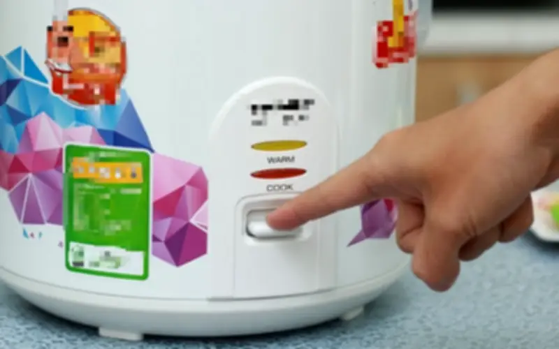 Cảnh báo đặc biệt: Thói quen giữ ấm nồi cơm điện cả ngày tiềm ẩn nguy cơ cháy nổ