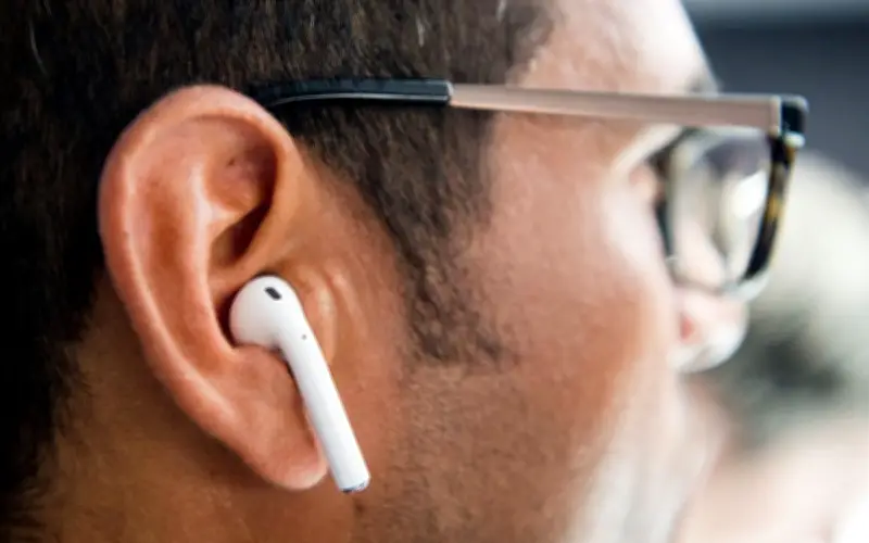 Cảnh báo: Đeo tai nghe 5 giờ âm lượng tối đa, thanh niên 26 tuổi bị điếc đột ngột